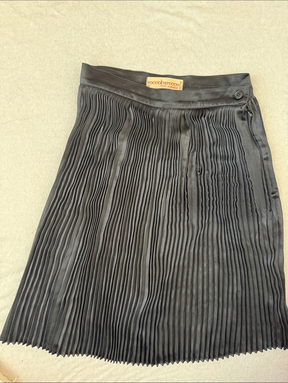 Vintage Roccobarocco Prêt-à-Porter 100% Silk Black Pleated Skirt